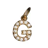 Panduro Jewellery Bokstavshänge med strass G – längd 7 mm, mässing, pläterat med 9 karat guld | Metallhängen
