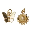 Panduro Jewellery 2 guldfärgade hängen charms, fjäril 12×10 mm, blomma Ø12,5 mm | Metallhängen