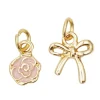 Panduro Jewellery 2 guldfärgade hängen charms, rosa ros Ø7,7 mm, rosett / ribbon 10×10 mm | Metallhängen