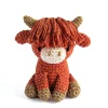 Hoooked Hooked DIY-kit Cow Aidan, virka en söt amigurumi ko, längd 18 cm