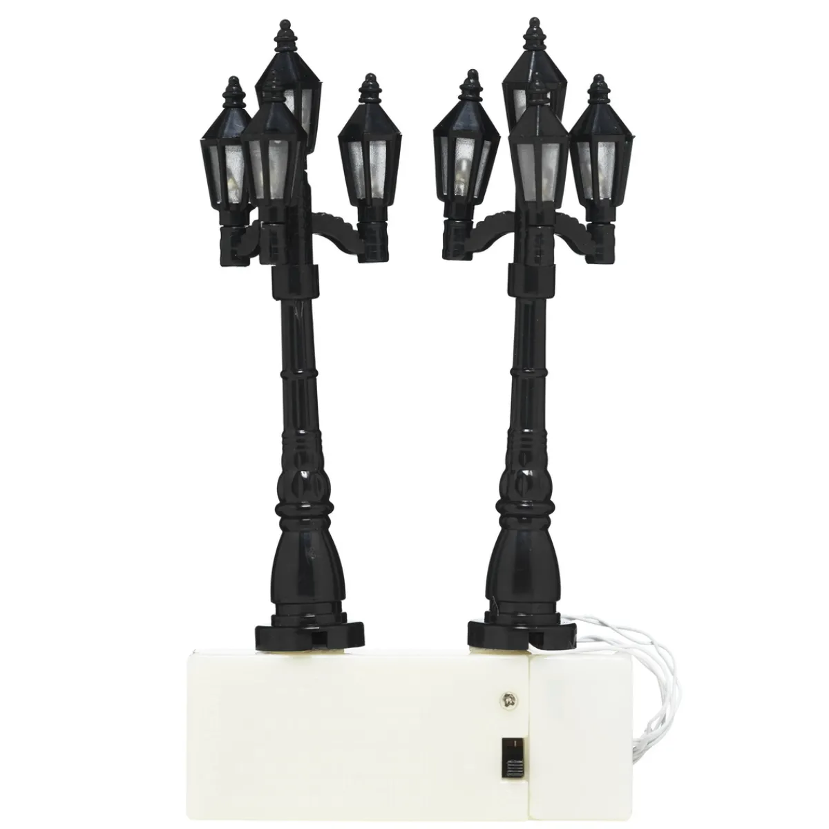 Panduro Hobby 2 lyktstolpar med 4 LED-ljus, 12 cm höga. Drivs av 2 AA-batterier (ingår ej) | Dekorera