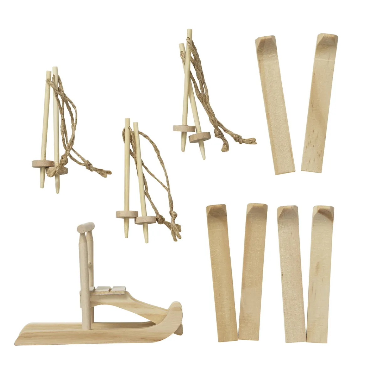 Panduro Hobby Miniatyrkit med 3 par skidor & stavar samt en stor släde à 10×4×7 cm. Tillverkat av ljust trä