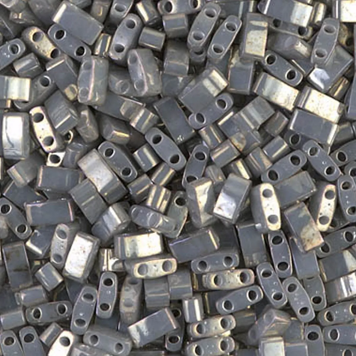 MIYUKI Half Tila rök lyst 5g – HTL1865 Opaque Smoke Grey Luster | Glaspärlor