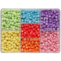 Barn Panduro Hobby 1280 pastellfärgade bokstavspärlor, A–Z med vita bokstäver, Ø7 mm