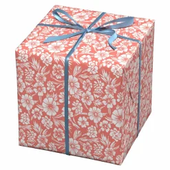 Panduro Design Presentpapper på rulle 10 m × 57 cm – korallrosa med vita blomstermotiv | Present- & Julklappspapper