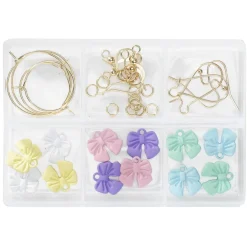 Panduro Jewellery Örhängeskit med rosett-tema – 6 par örhängen och 12 charms