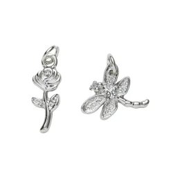 Panduro Jewellery 2 silverfärgade hängen charms trollslända 13,8×14,5 mm, ros 7×18,6 mm | Metallhängen