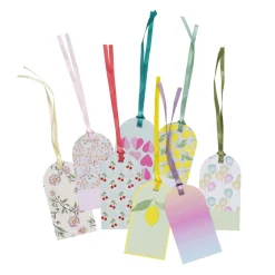 Panduro Design Tags med vår- och sommarkänsla! 8 st. etiketter med motiv + satinband, 65×120 mm | Tags