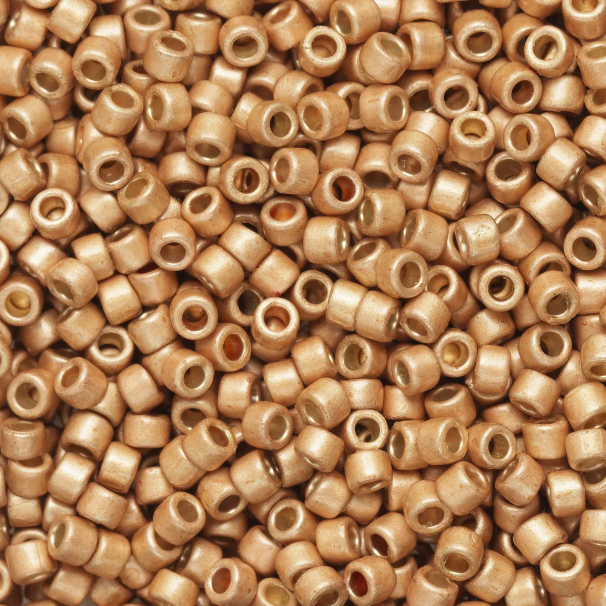 TOHO Beads Japan TOHO-pärlor 11/0 – rödbeige metallic, PF551F PF galvanized matte rose gold | Rocaillespärlor